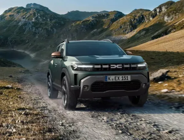 Dacia Duster in dunklerem grün in den Highlands