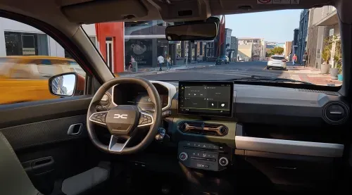 Die Cockpitansicht vom Dacia Spring in der Stadt bei RRG.