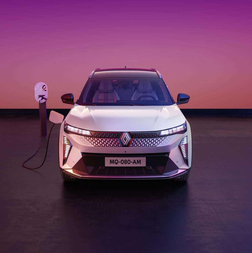 Renault Scenic an Ladesäule