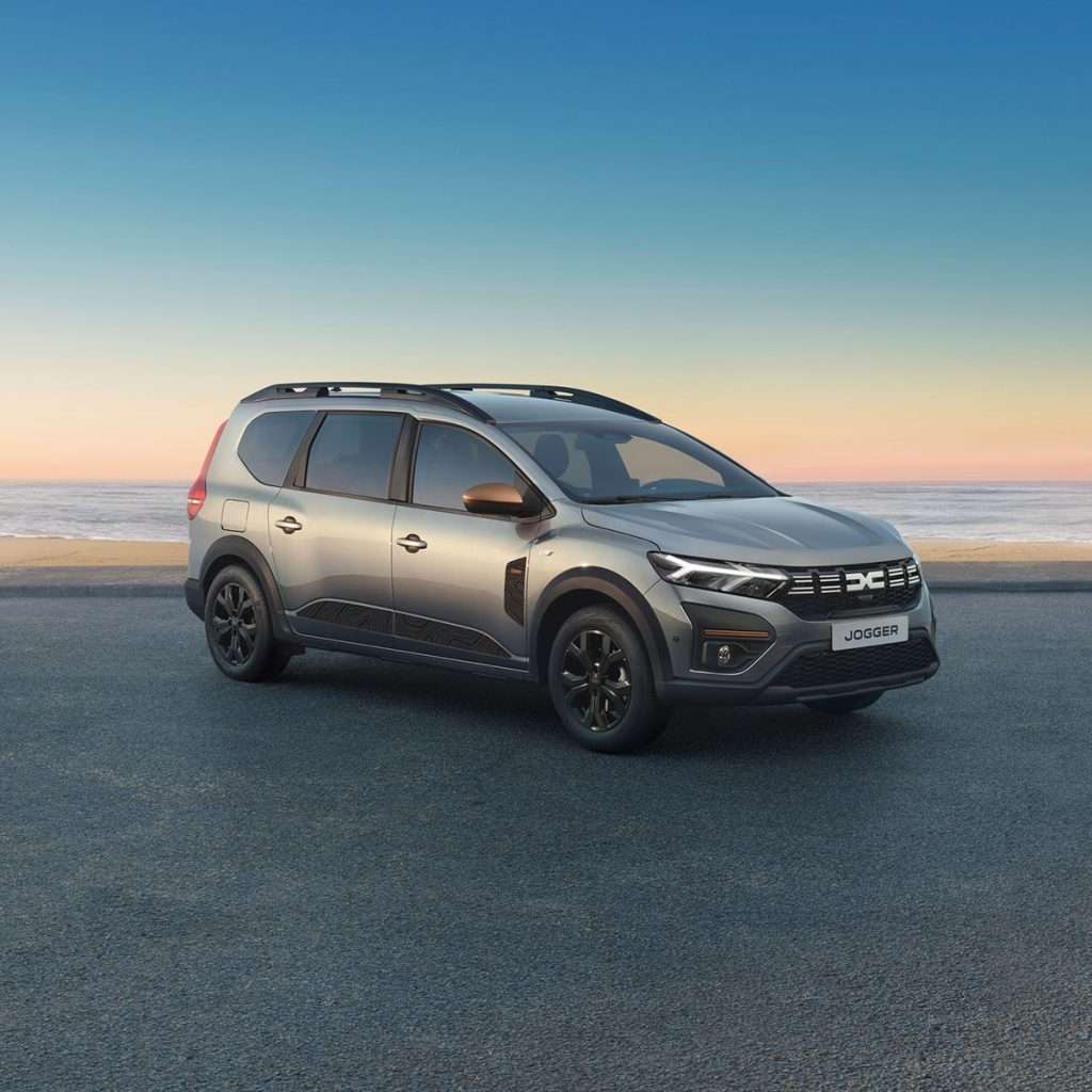 Dacia Jogger Frontansicht am Strand