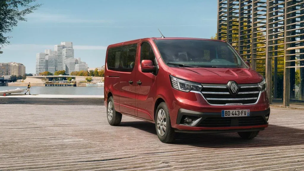 Roter Renault Trafic gebraucht