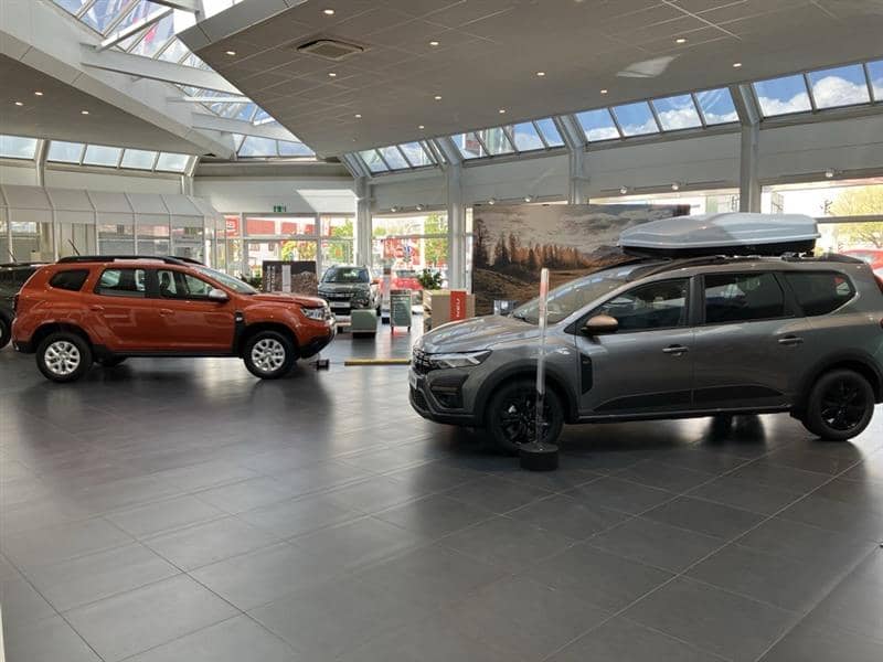 Dacia St. Augustin Innenraum des Autohauses