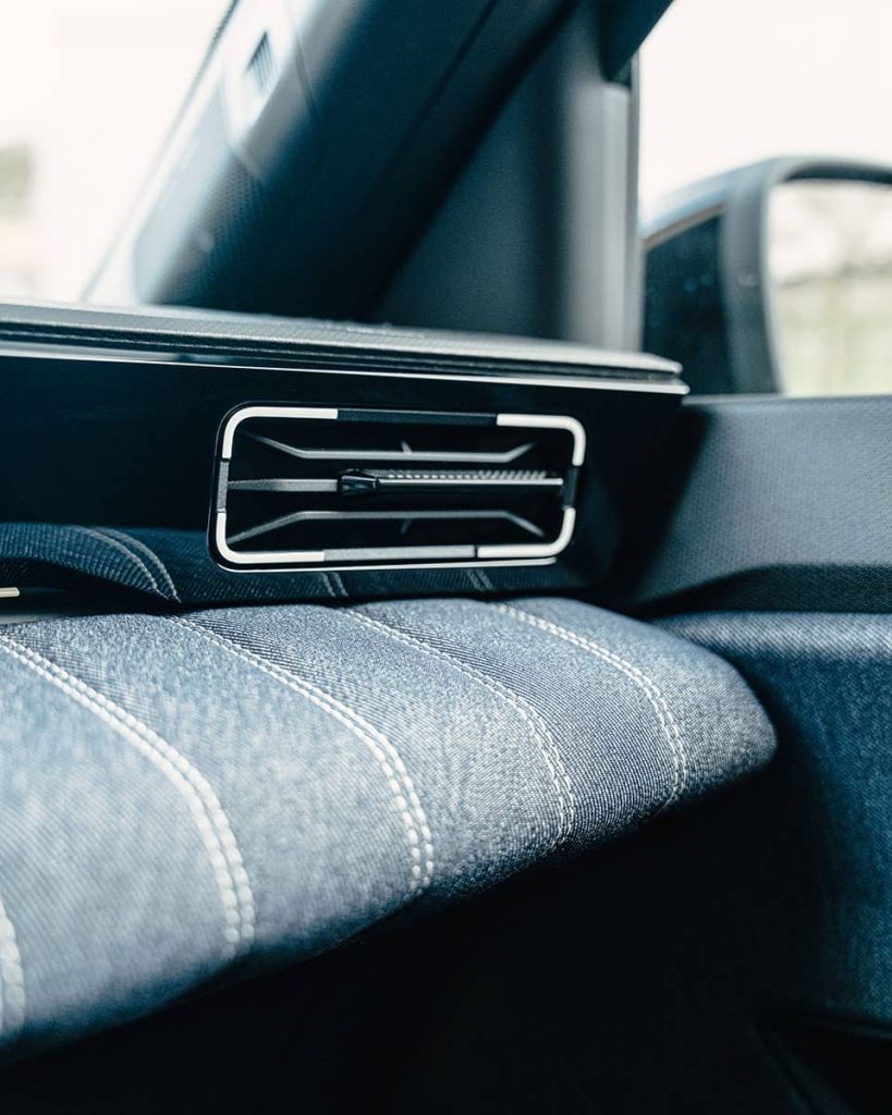 Blauer R5 Lüftung auf Beifahrerseite