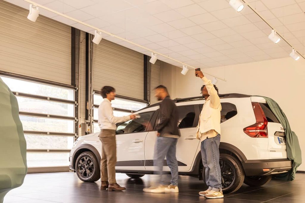 Dacia Jogger bei der Abholung im Autohaus