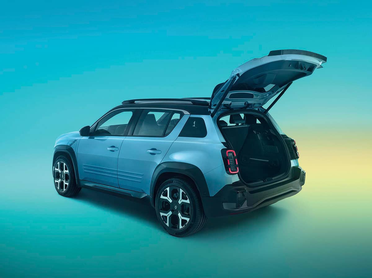 Renault R4 mit geöffneter Heckklappe