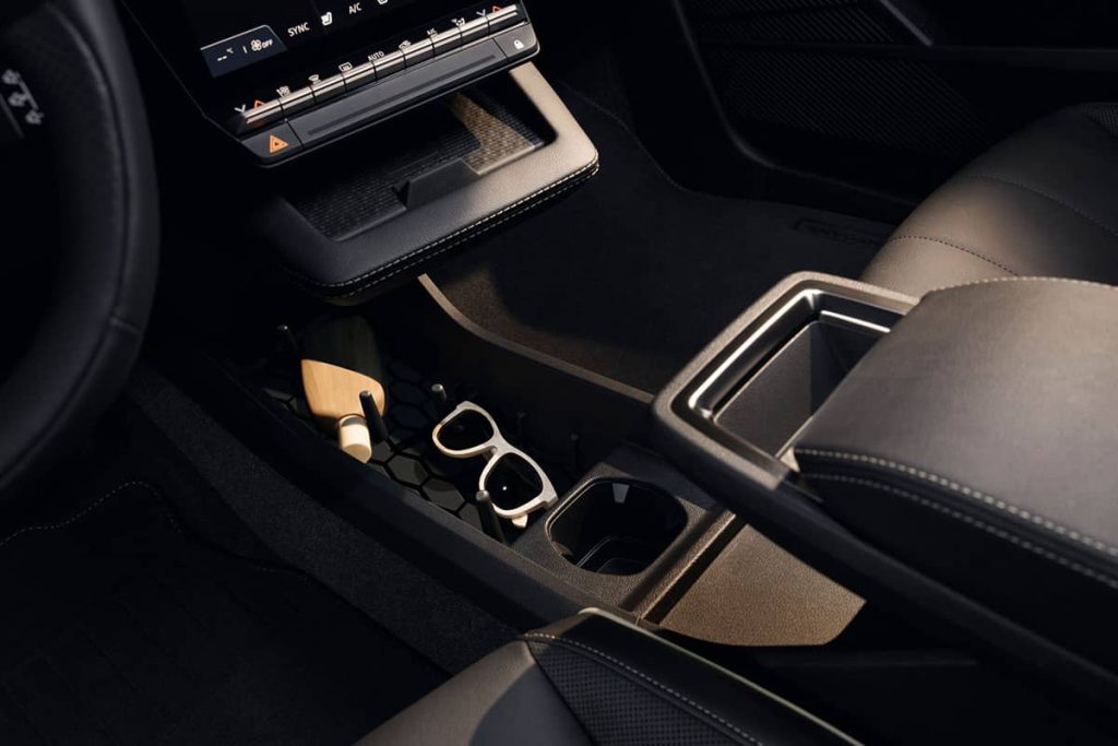 Renault Megane Mittelkonsole mit vielen Ablagemöglichkeiten