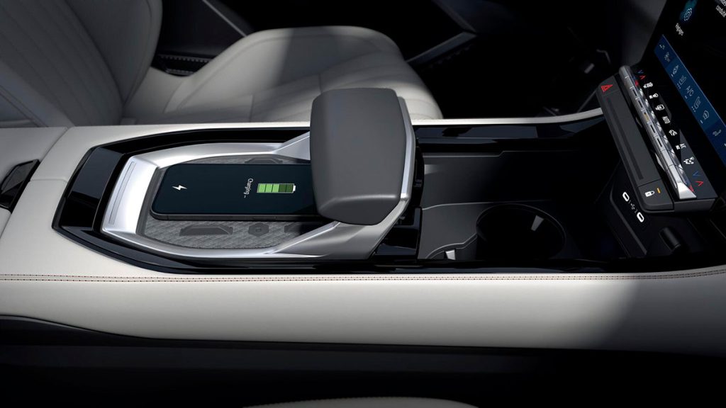 Renault Espace Mittelkonsole mit induktiver Ladefunktion