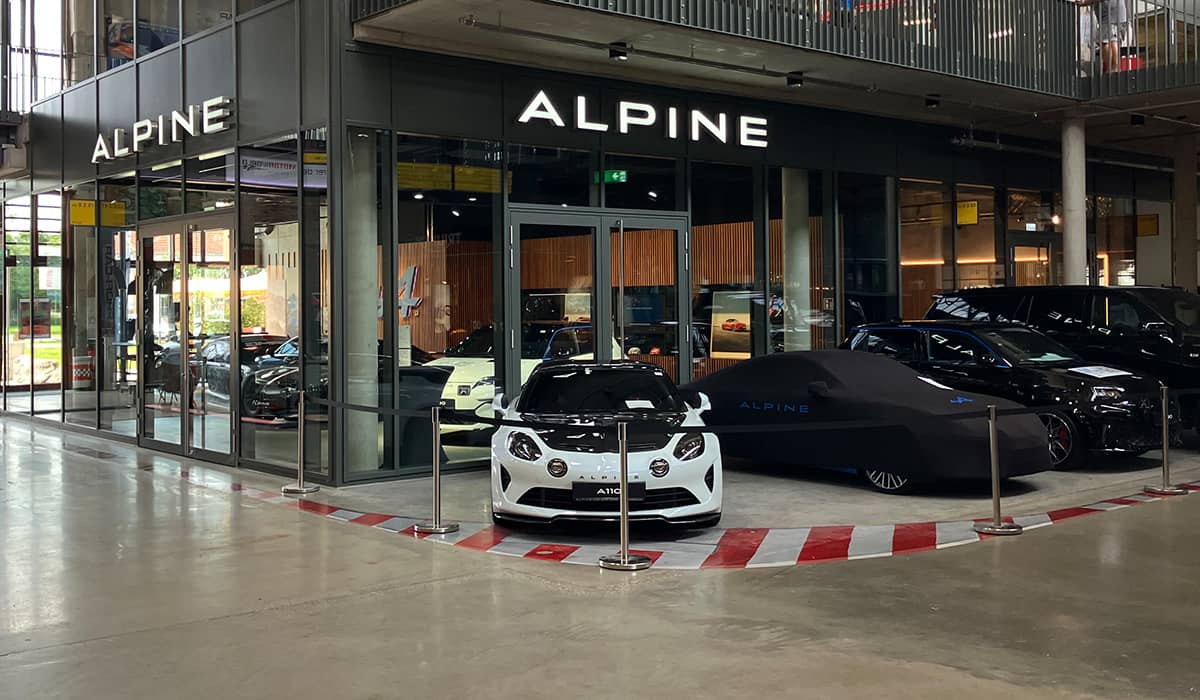 Alpine Store München Außenansicht