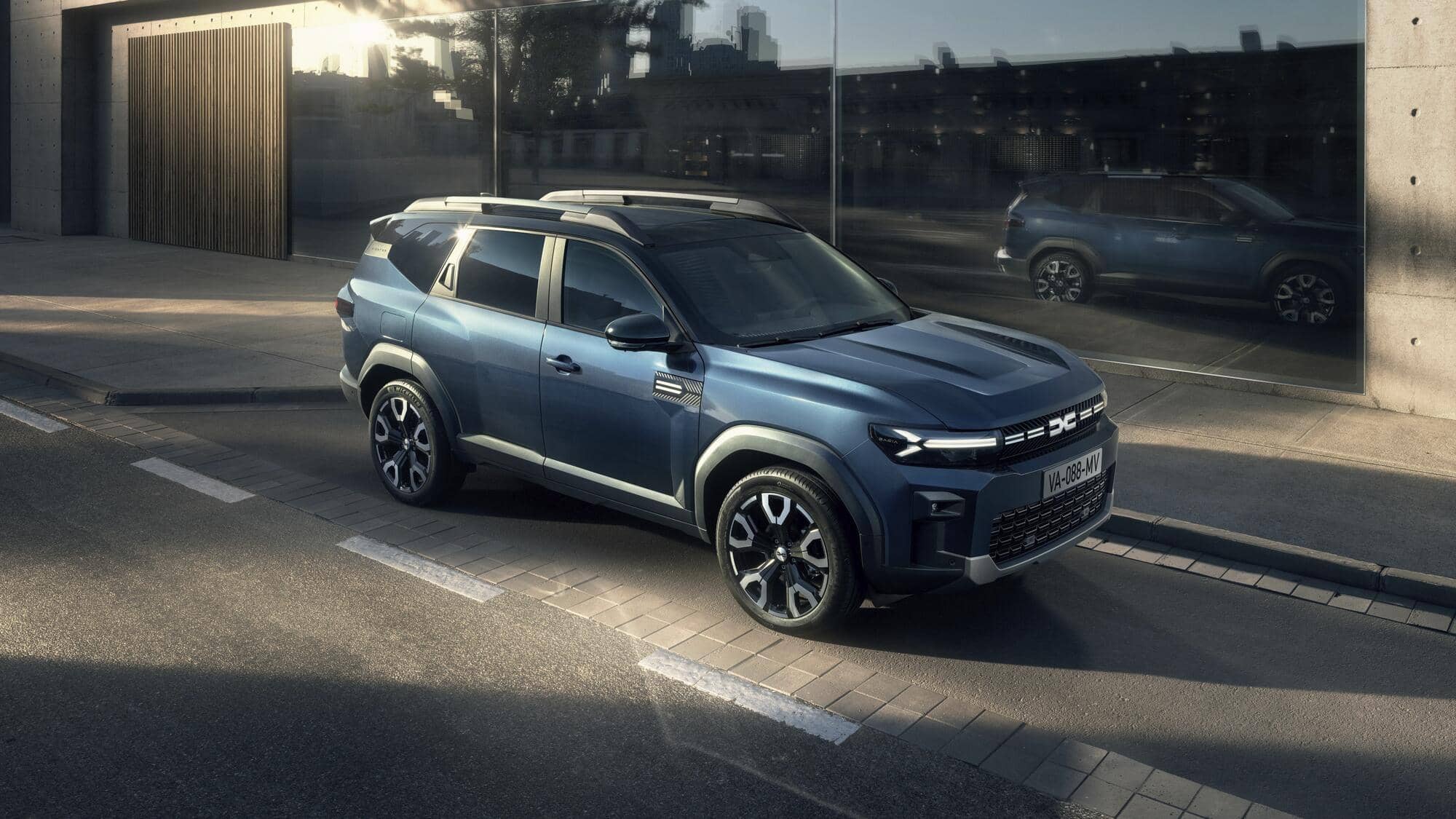 Der Dacia Bigster in blau bei RRG.