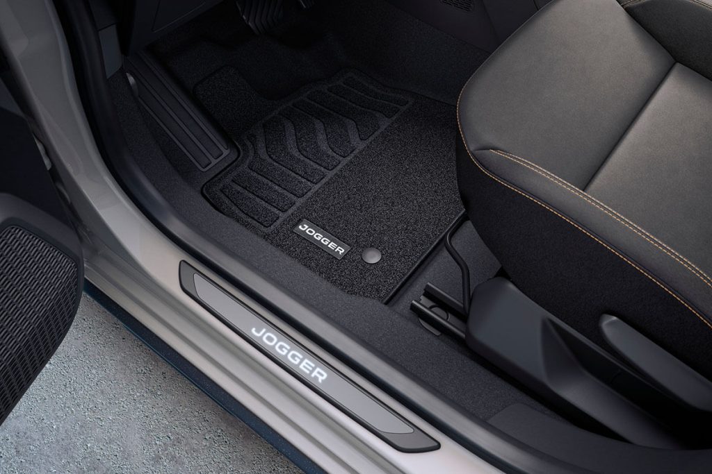 Dacia Jogger Einstieg mit Fußmatten
