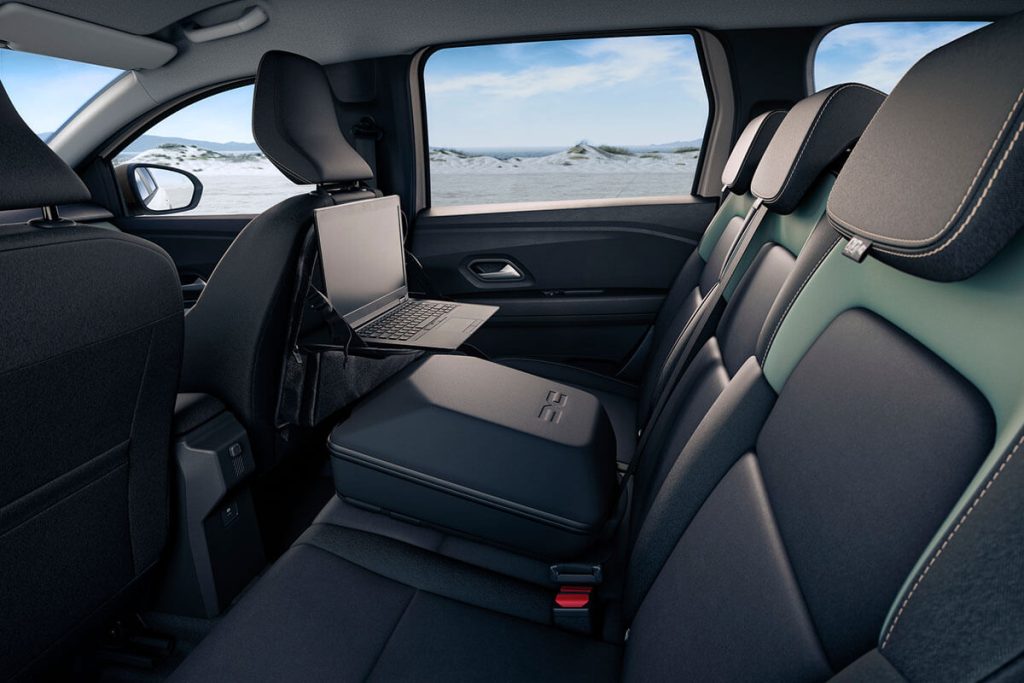 Dacia Jogger Rückbank mit Laptop-Halterung