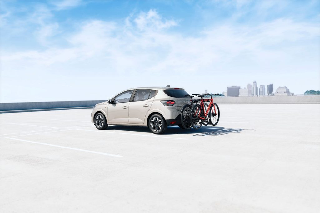 Dacia Sandero Facelift in sandstone mit Fahradträger