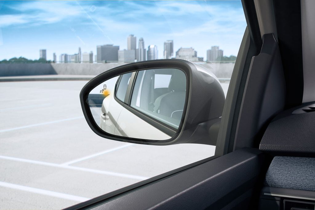 Dacia Sandero toter Winkel Assistent im Seitenspiegel