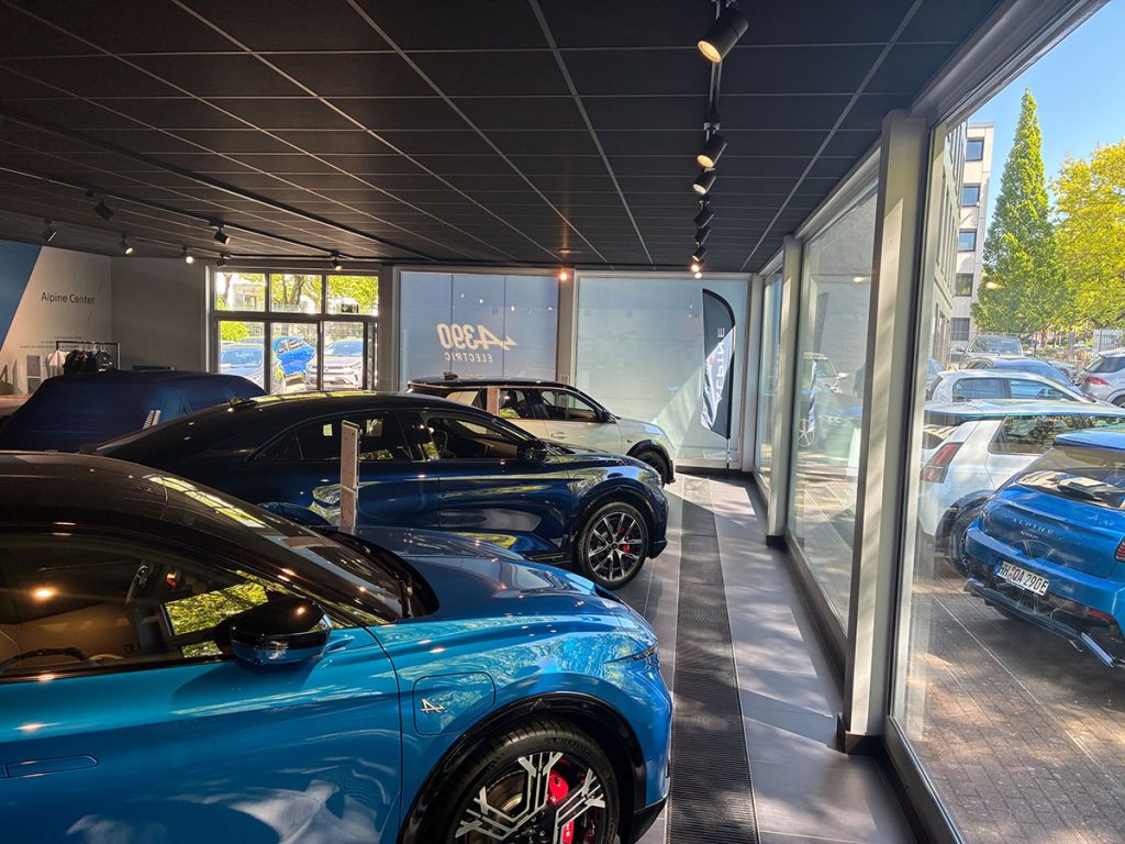 Alpine Store Hamburg innnen