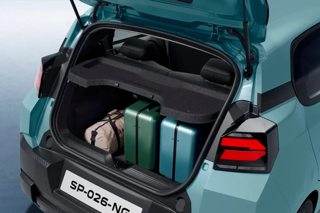 Der Kofferraum des neuen Dacia Spring ist mit bis zu 337 Litern größer.